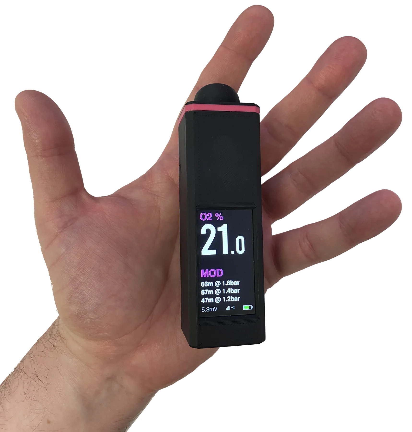 Nitrox analyser fitting in a hand