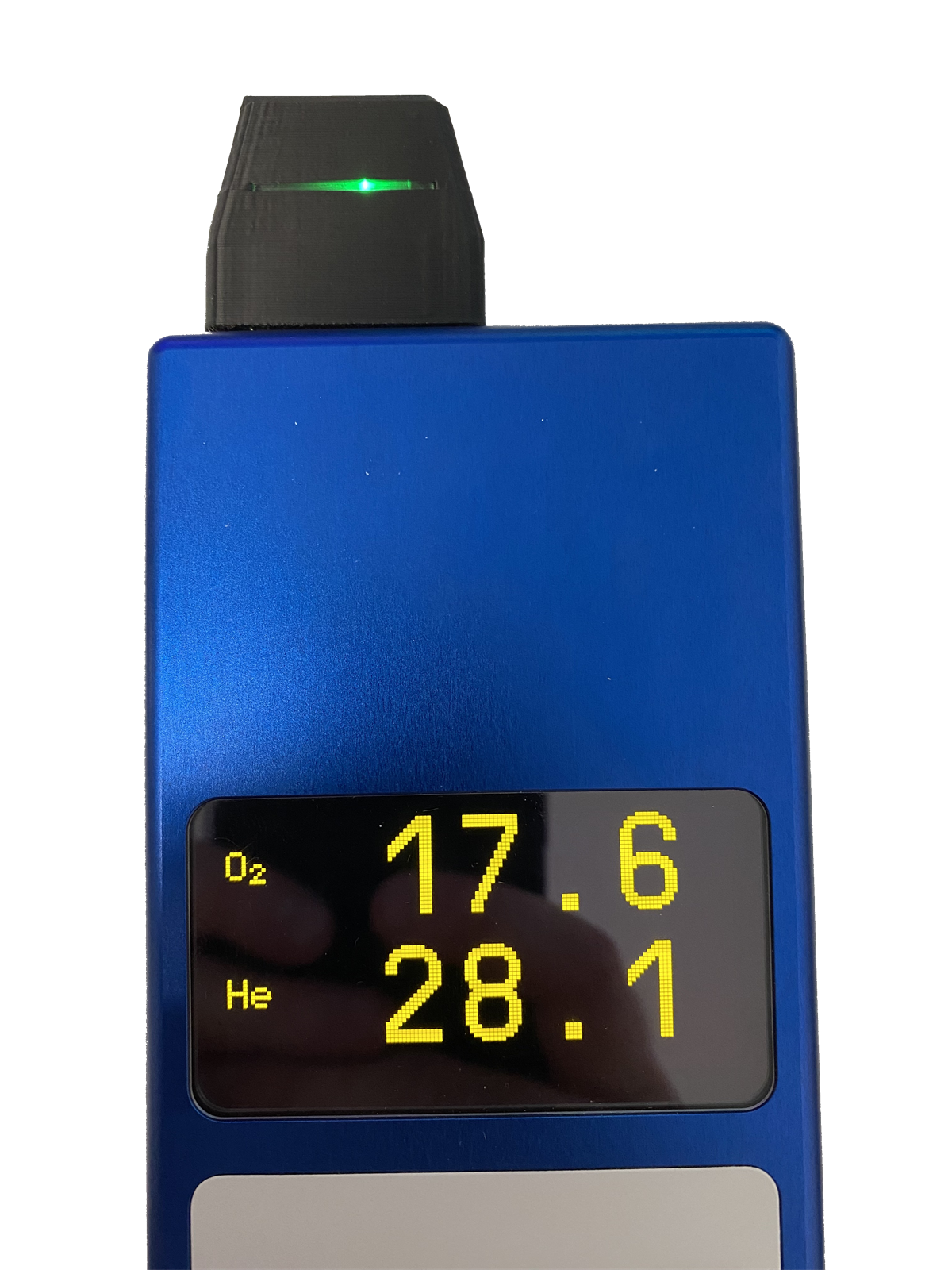 Trimix Analyser Connector attached to a Divesoft analyser showing oxygen and helium readings