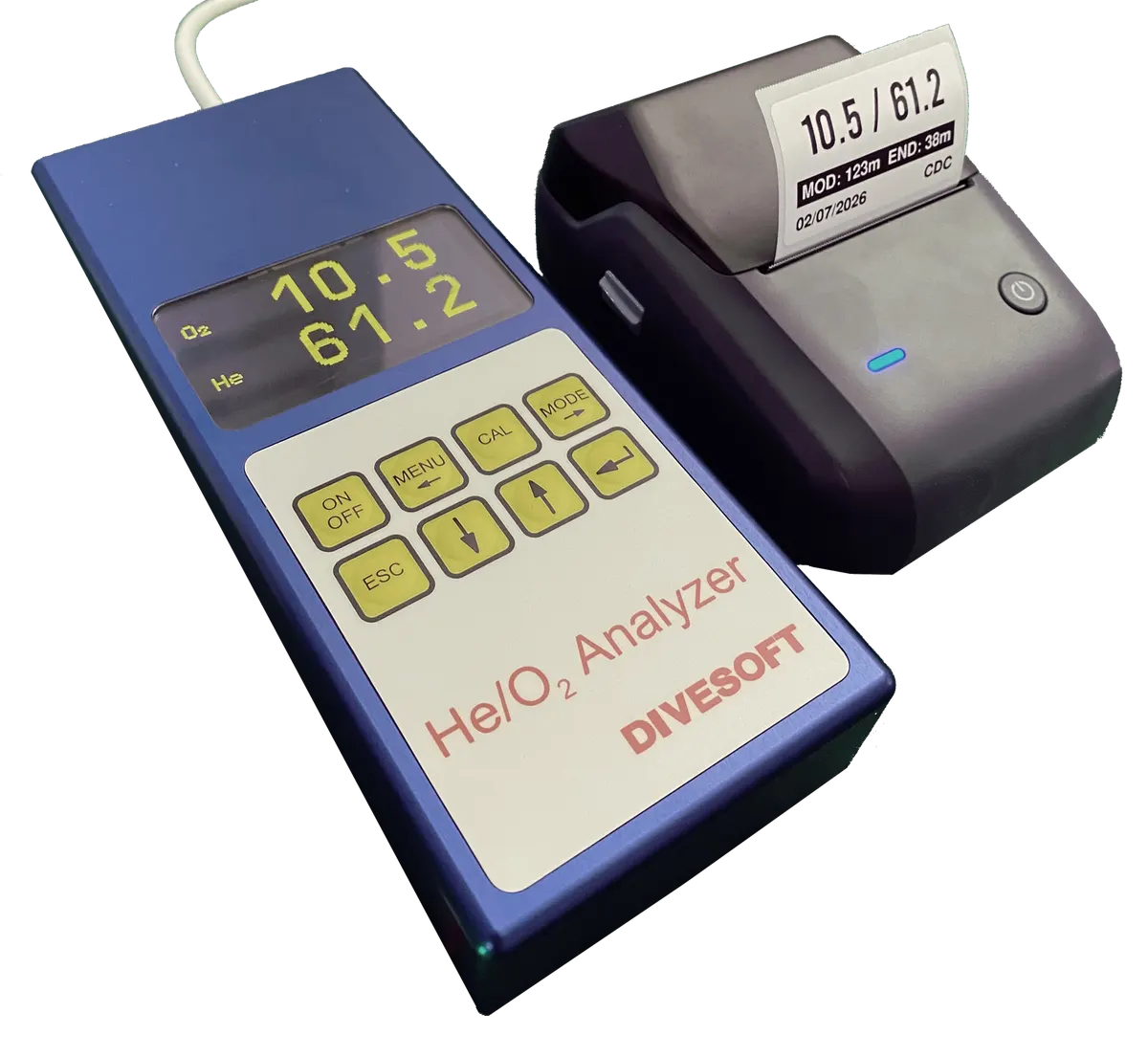 Divesoft analyser connected to a Trimix adapter beside a Niimbot label printer